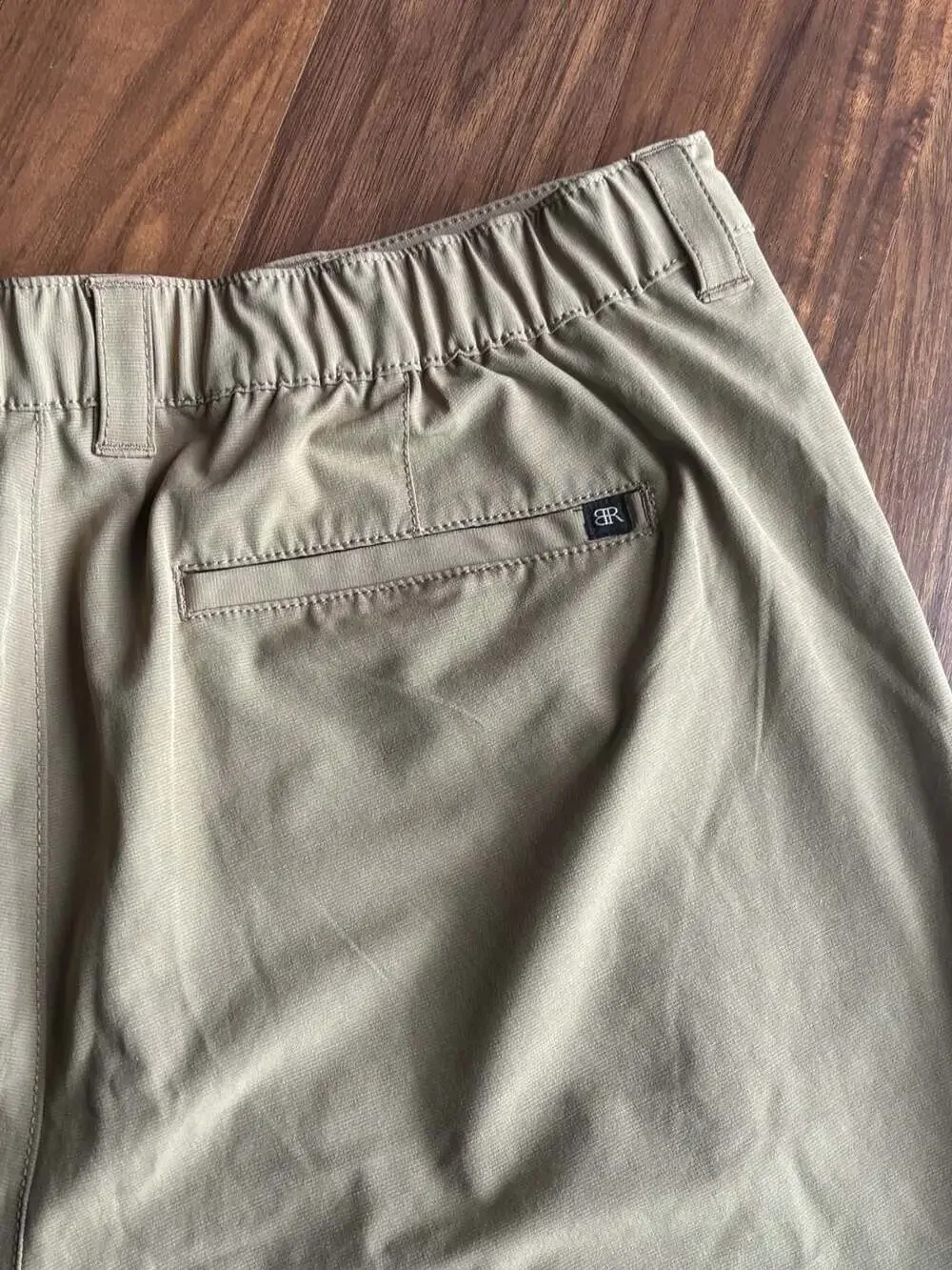 Banana Republic Men's Quick-Dry Flex Waistband Flat Front Shorts in Elmwood, Siz